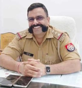 मामला दर्ज़ करने में लापरवाही के कारण सचेंडी इंस्पेक्टर विक्रम सिंह को सस्पेंड कर दिया गया।